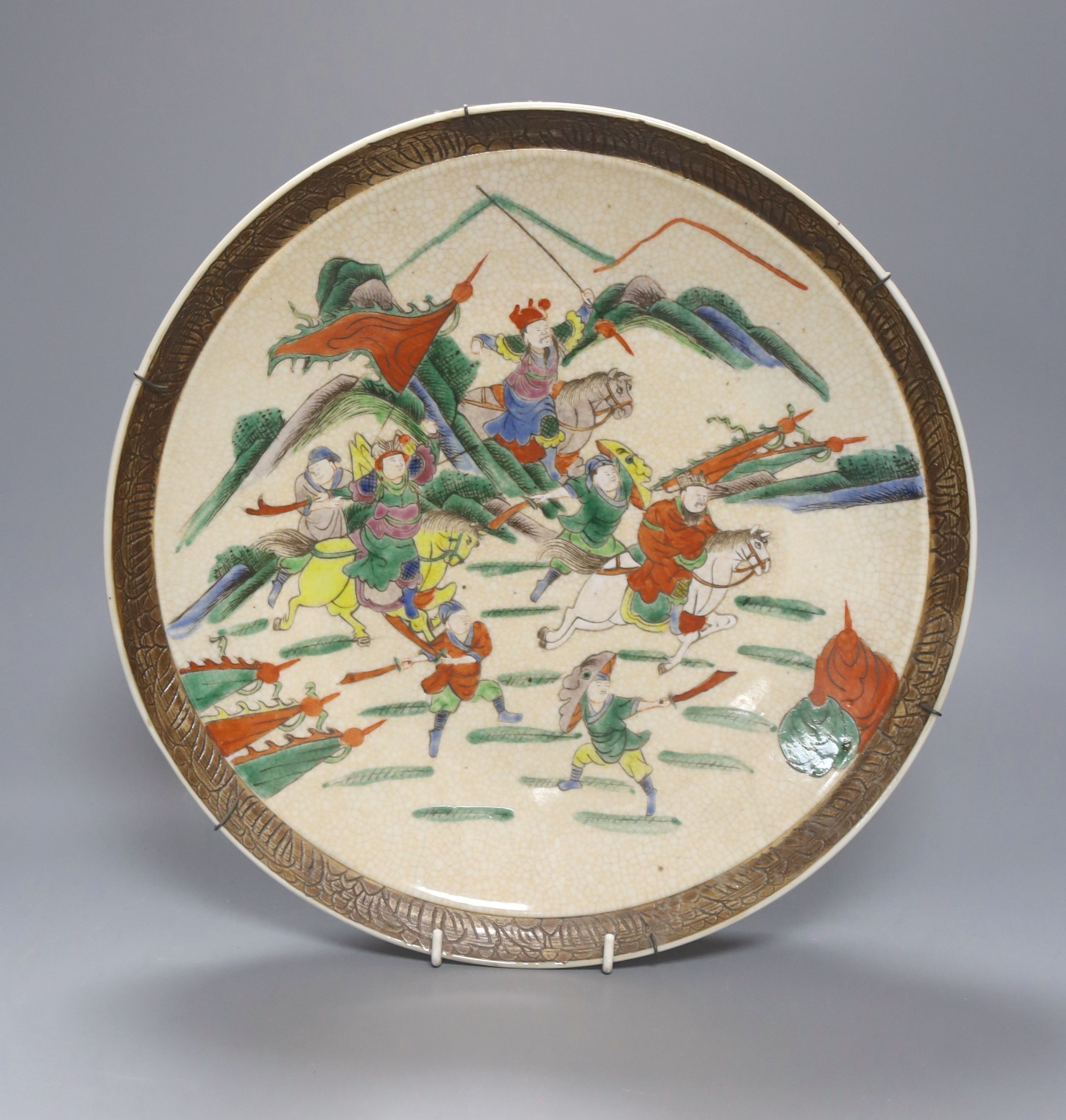 A Chinese crackle glaze dish, early 20th century, depicting a battle scene 33cm